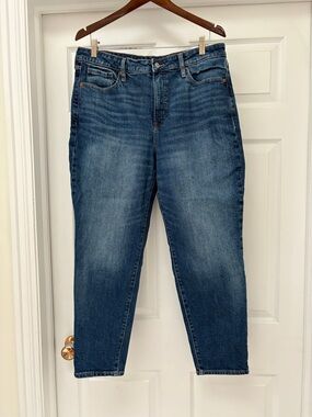 Old Navy High-Rise Women’s Jeans in Medium Blue Wash